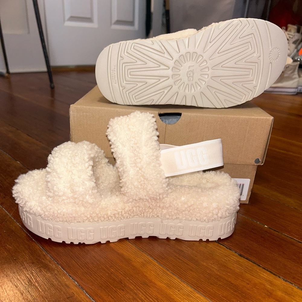 BRAND NEW Ugg Fluff slides
